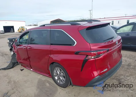2021 Toyota Sienna Xle z USA, uszkodzony, nr VIN 5TDJSKFC7MS015027